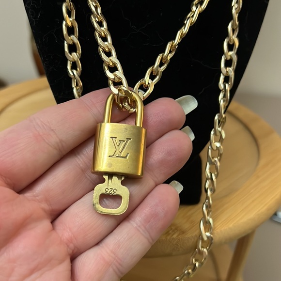 LV lock,key,chain #323 - Picture 3 of 5